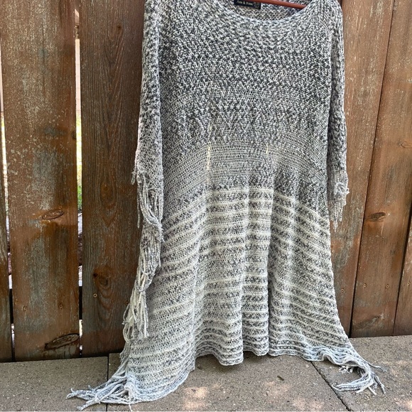 ANA & ROSE Women’s Blue White Gray Knit Shrug Shawl Fringe One Size - Picture 5 of 9